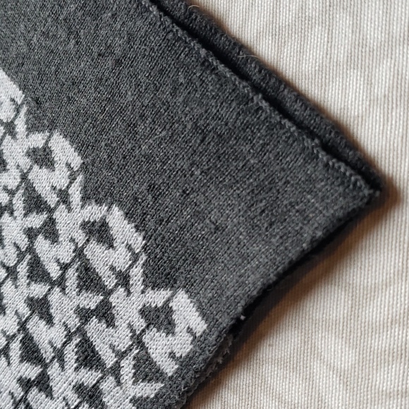 Michael Kors Signature Gray Scarf - Picture 7 of 7